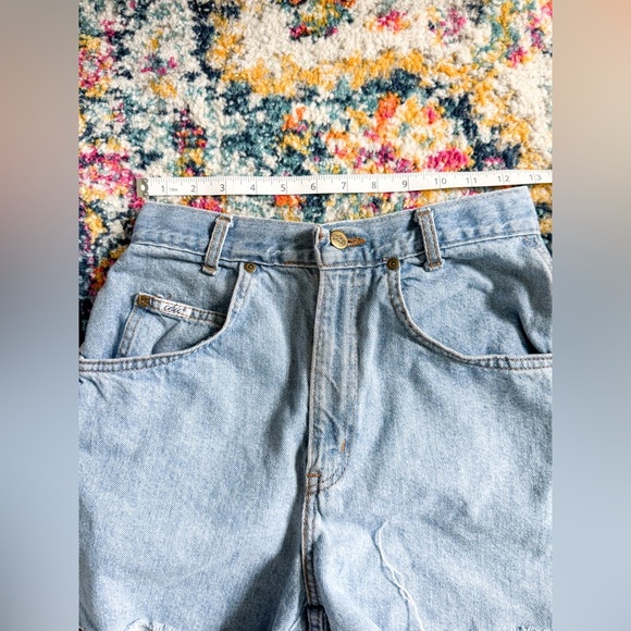 Vintage 90s Chic Denim Shorts - Picture 6 of 8